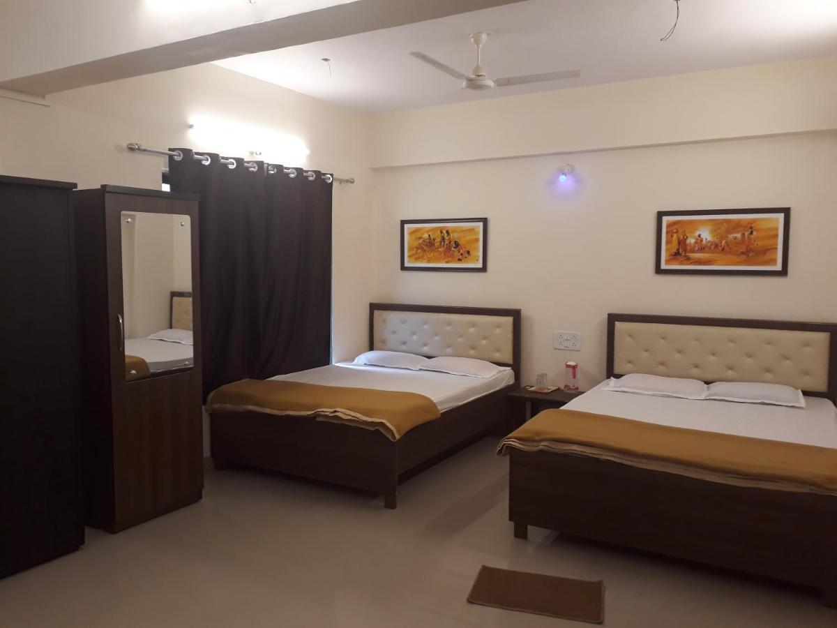 Maharaja Family Guest House Lonavala Kültér fotó