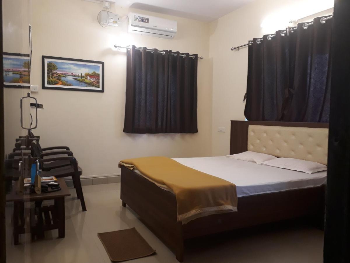 Maharaja Family Guest House Lonavala Kültér fotó