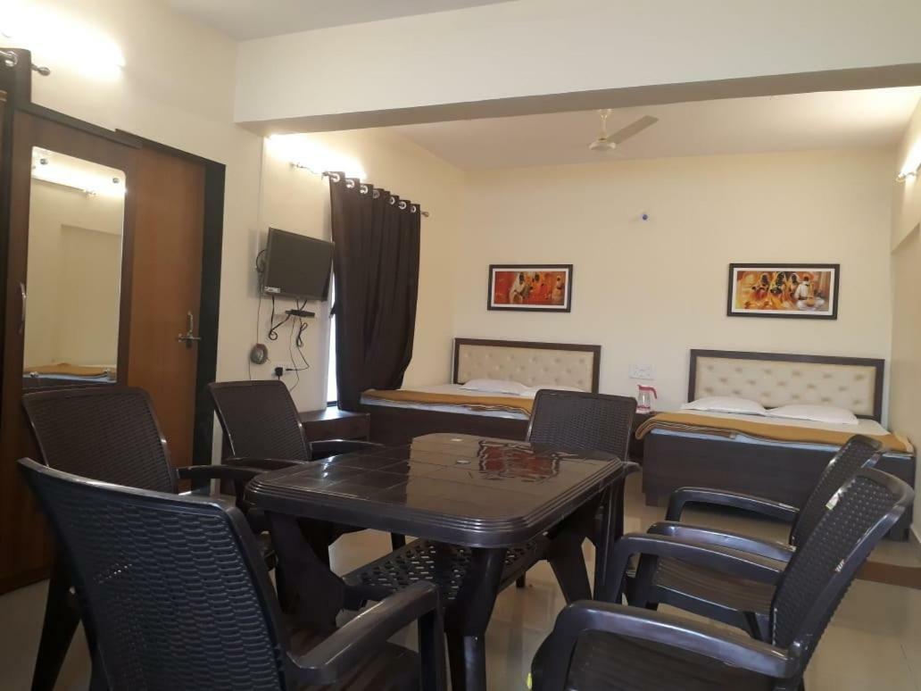 Maharaja Family Guest House Lonavala Kültér fotó